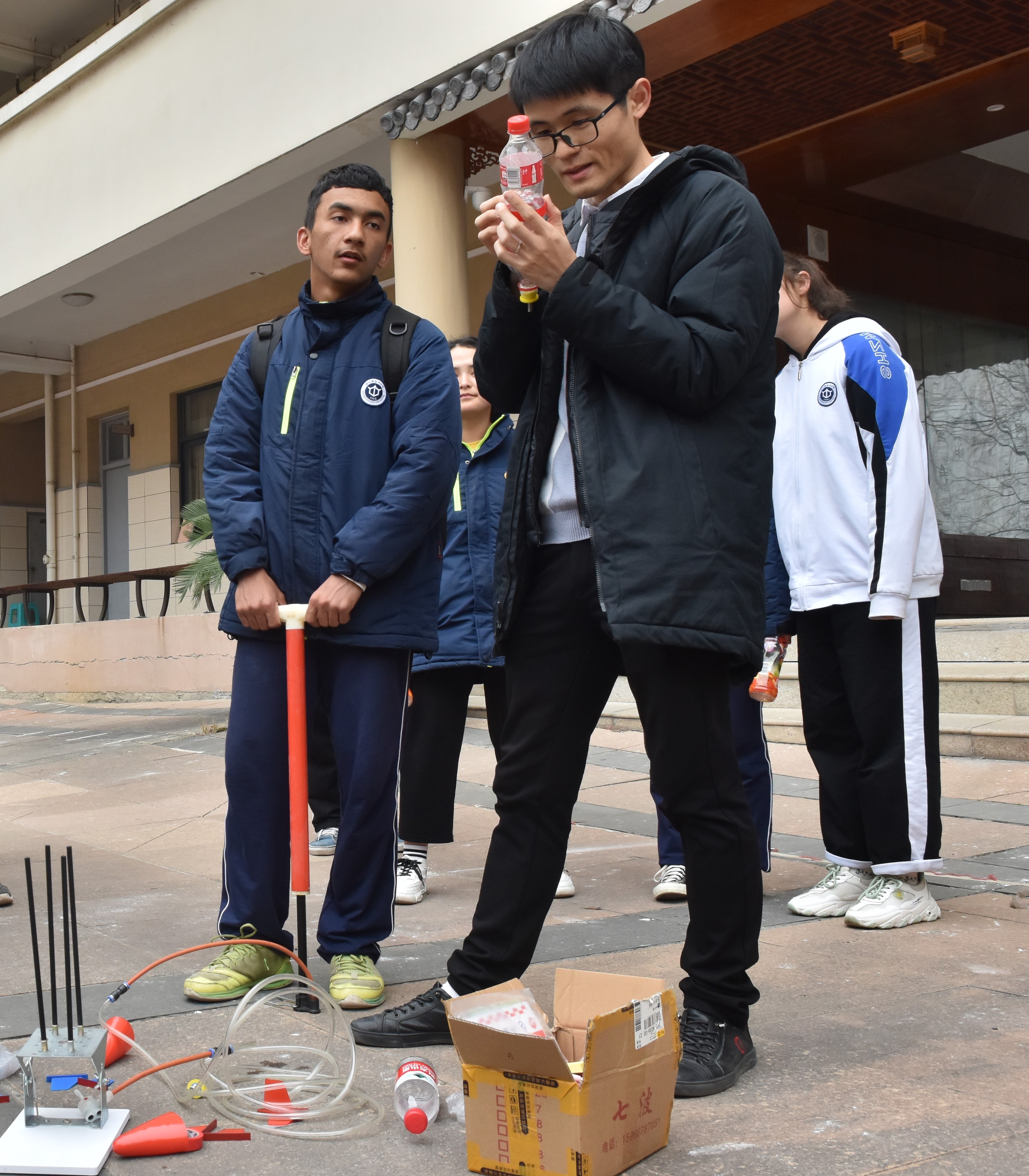 “百年风华茂，筑梦正青春”betway官网中文版新疆部2021年团学文化节之“制作水火箭”